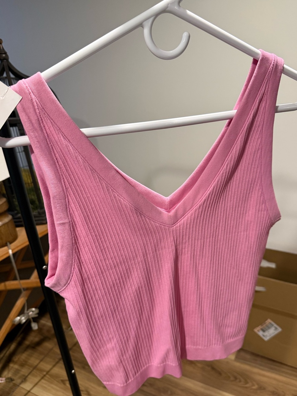 NWT LOFT Ribbed V-Neck Crop Tank Top in Pink
